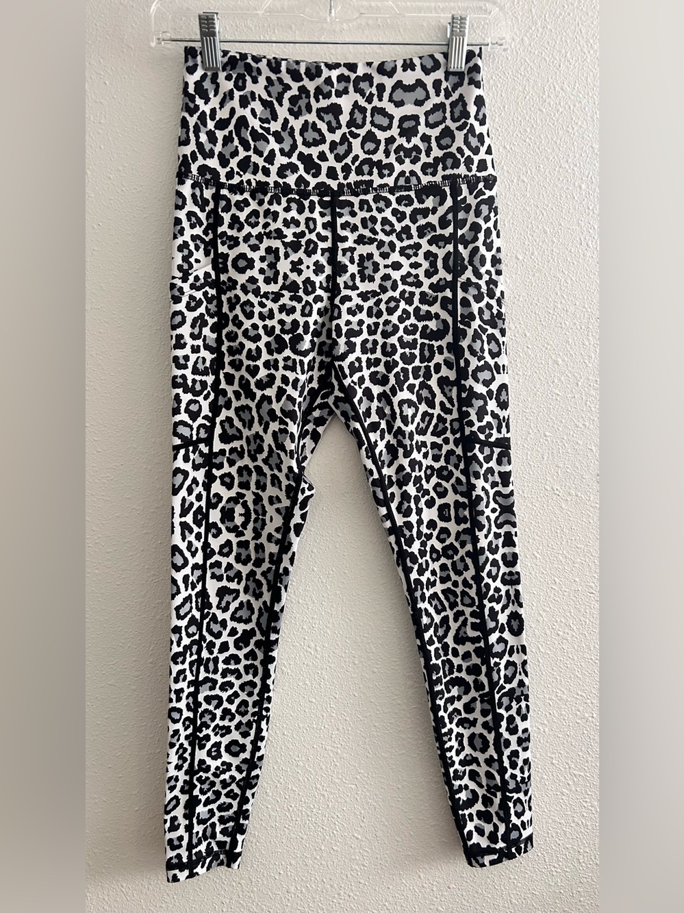 Women’s High-Waist Leopard Print Leggings - Black & White